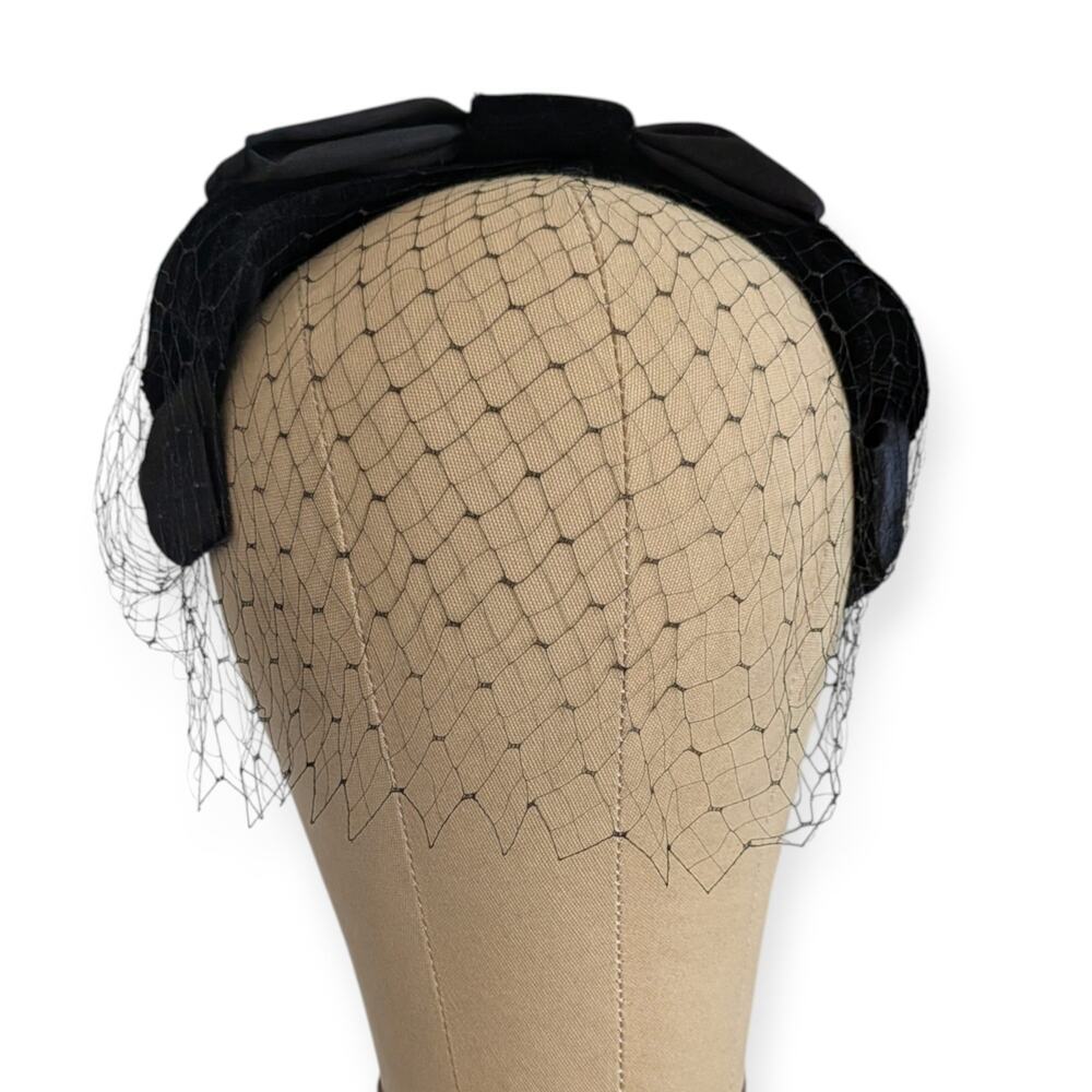 Elegant Vintage Black Satin Bow & Velvet Fascinator with Birdcage Netting - Picture 5 of 6
